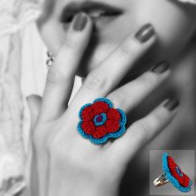 Bague fleur en crochet modèle wayta couleur rouge