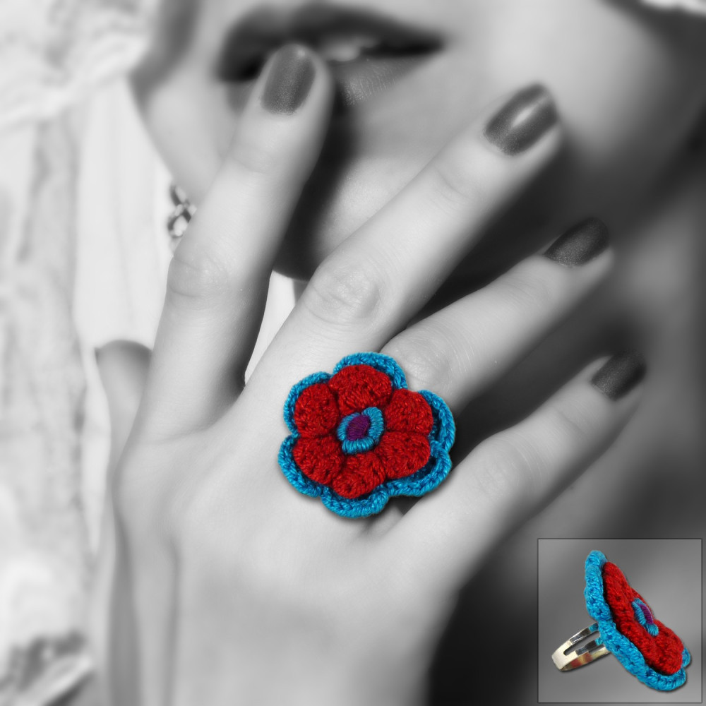 Bague fleur en crochet modèle wayta couleur rouge